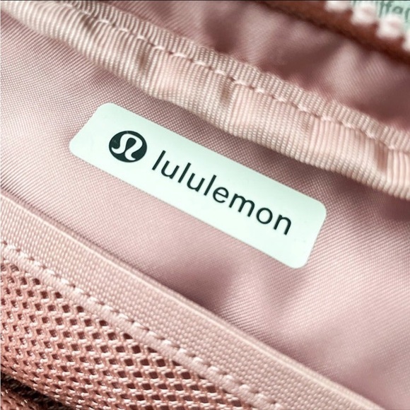 Lululemon Everywhere Belt Bag 1L - Pastel Pink NWT - Picture 6 of 8